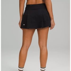 Pace Rival mid length skirt (shorts built in) Lululemon size 6